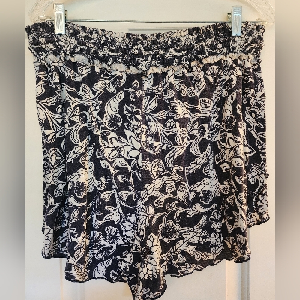 By Anthropologie Floral Tropical Print Shorts Size Large Navy Resort Vacatiom - Picture 6 of 7